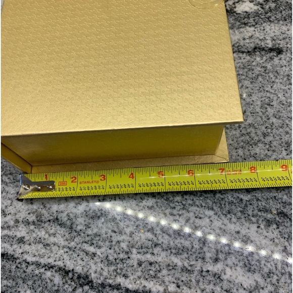 Authentic Dior gold box (empty box only) Excellent condition - Picture 4 of 11